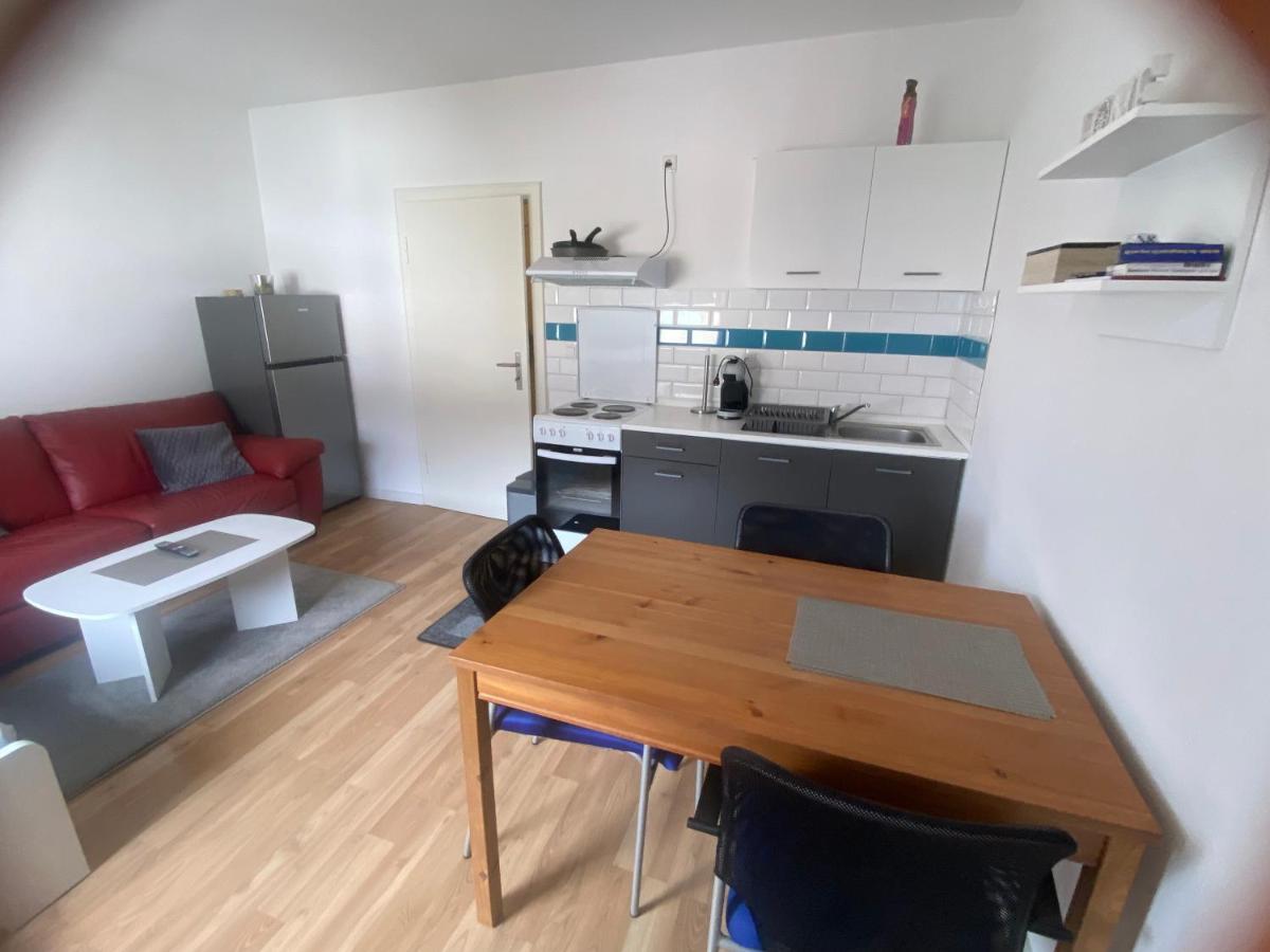 Schoene 2 Zimmer Apartment In Krefeld City, Monteur Wohnung Netflix & Prime Exterior photo