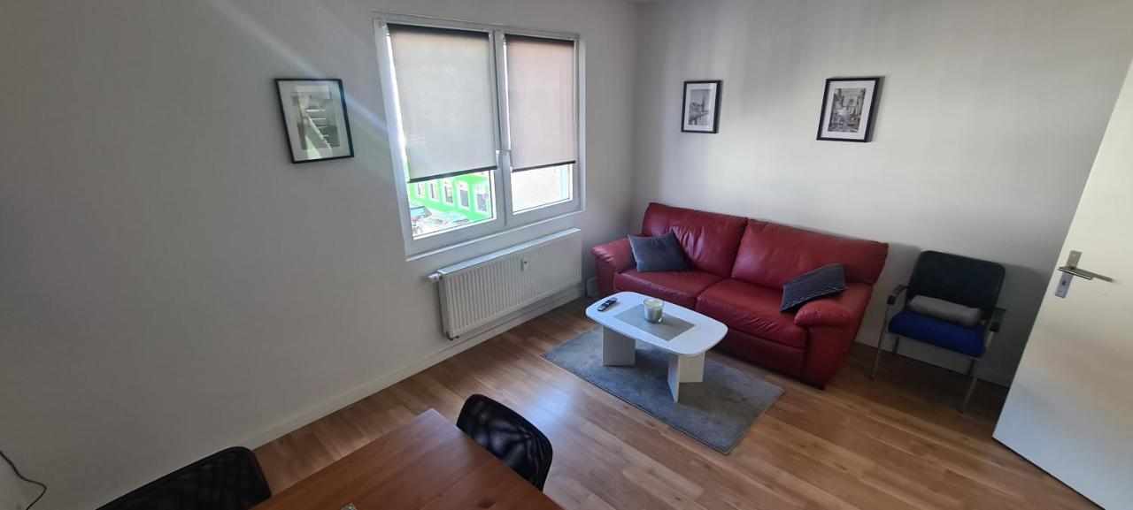 Schoene 2 Zimmer Apartment In Krefeld City, Monteur Wohnung Netflix & Prime Exterior photo