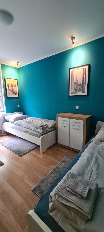 Schoene 2 Zimmer Apartment In Krefeld City, Monteur Wohnung Netflix & Prime Exterior photo